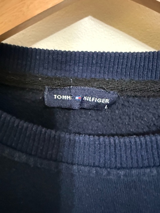 Vintage Tommy Hilfiger Navy Crewneck with Embroidered Logo - Picture 4 of 4